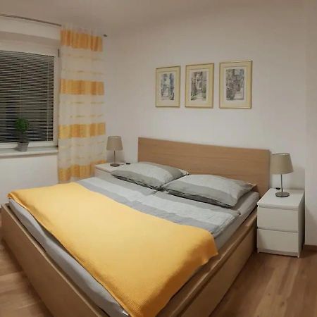 Top Appartement Fuer Business-Wohnen-Urlaub Vídeňské Nové Město Exteriér fotografie