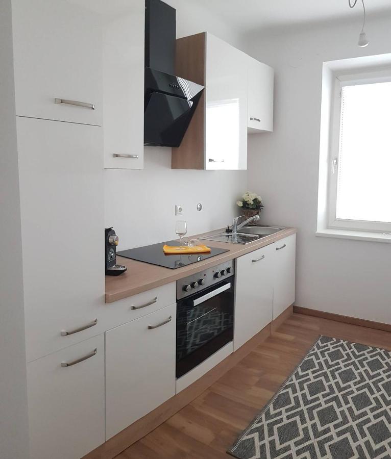 Top Appartement Fuer Business-Wohnen-Urlaub Vídeňské Nové Město Exteriér fotografie
